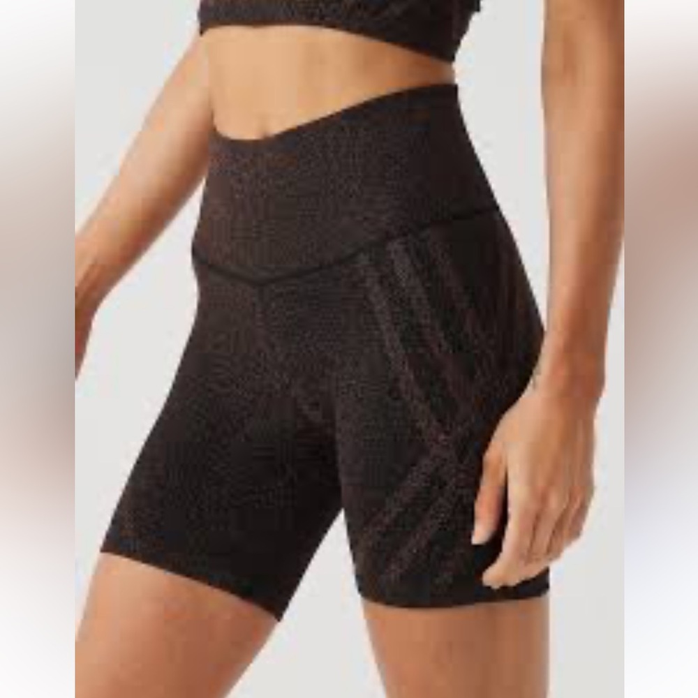 OFFLINE By Aerie Seamless Lurex 5" Bike Short in Gold NWOT